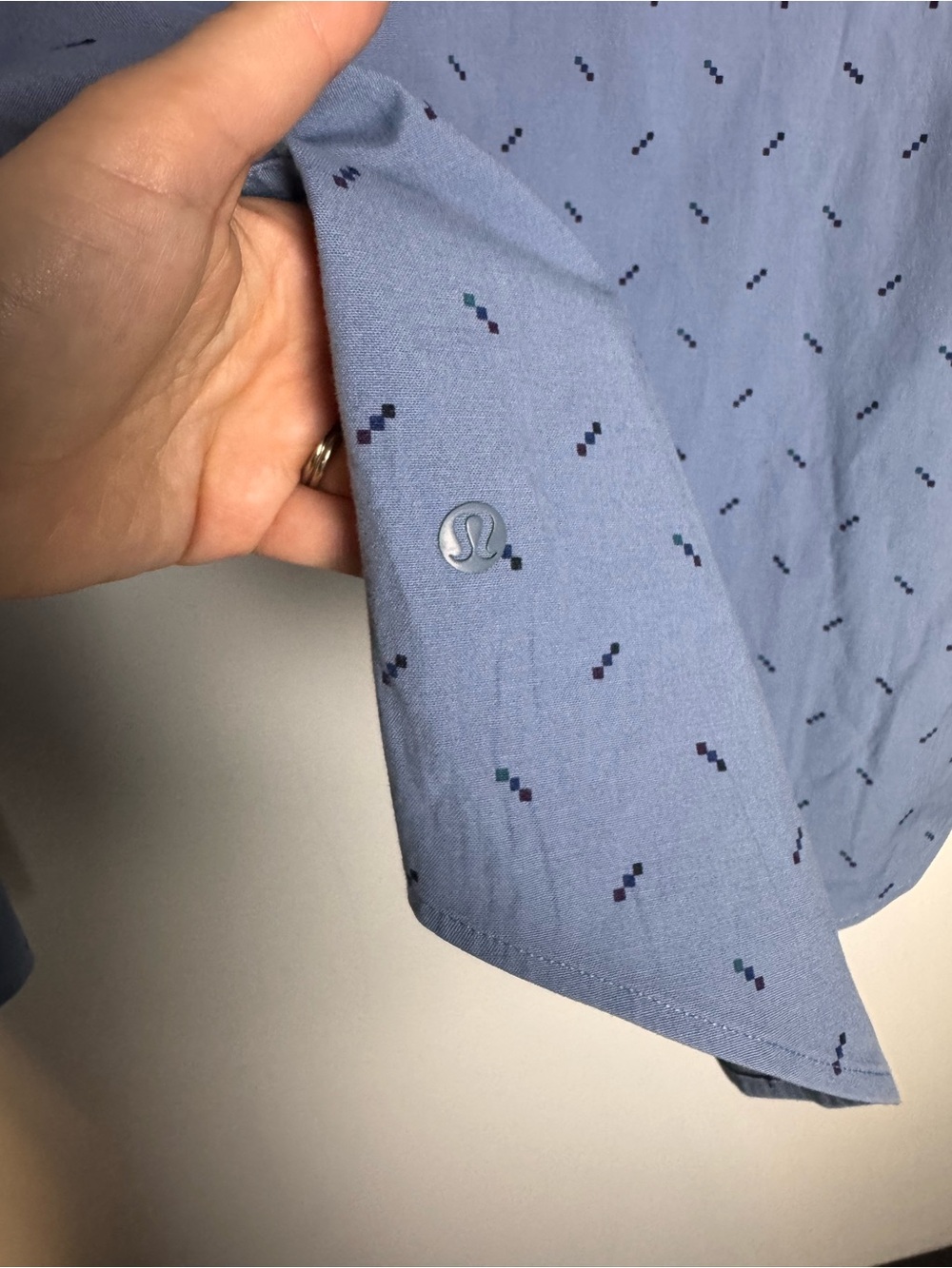 LULULEMON Commission Men's Shirt Blue Geo Dots Allover Print Button Up L - Picture 3 of 5